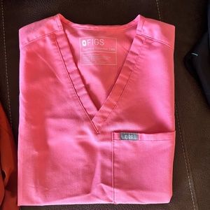 Figs Scrub Top- Neon Pink